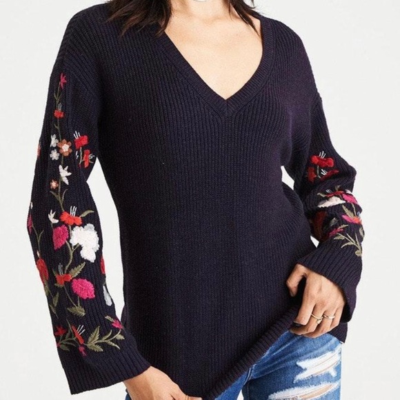 AEO SWEATER WITH FLORAL SLEEVES - Picture 1 of 6